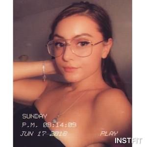 Meet your Posher, Alexis